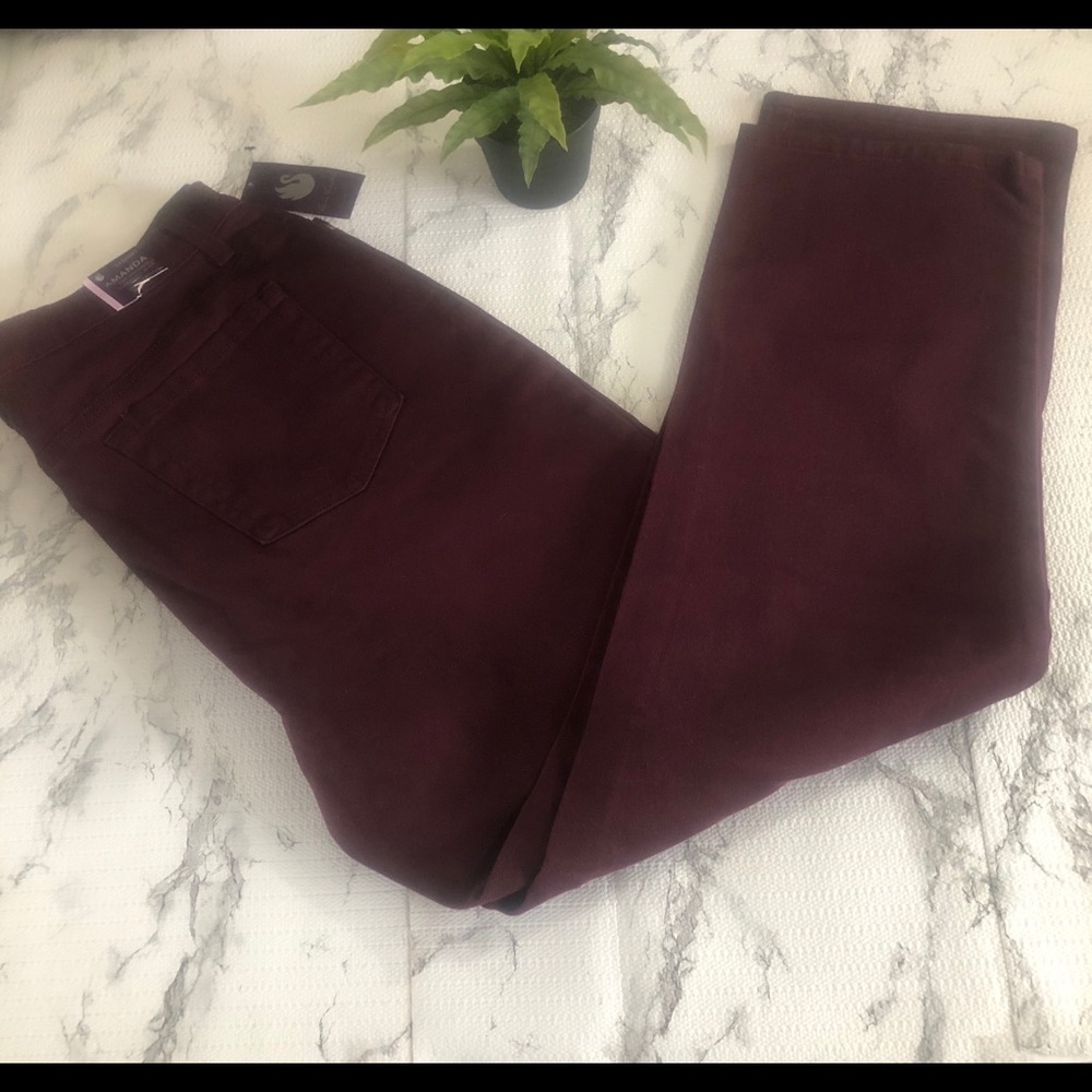 Gloria Vanderbilt Amanda Burgundy 5 Pocket Jean Size 14 Short - Picture 5 of 6